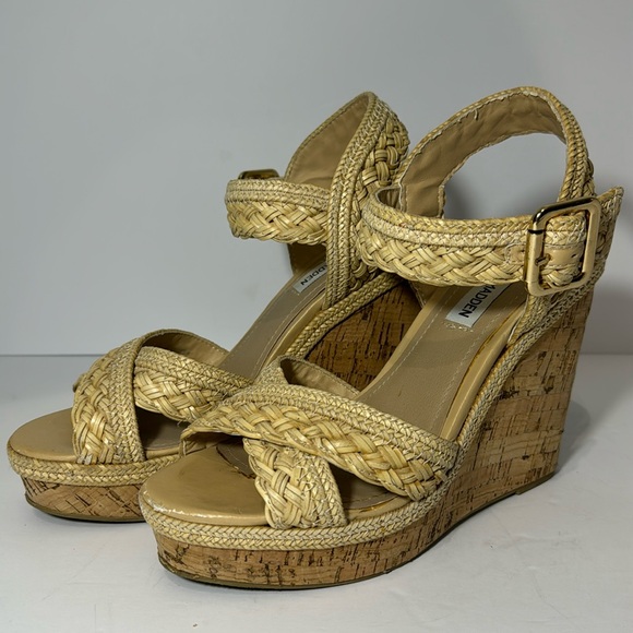 STEVE MADDEN WOVEN WEDGES (9) - Picture 1 of 4